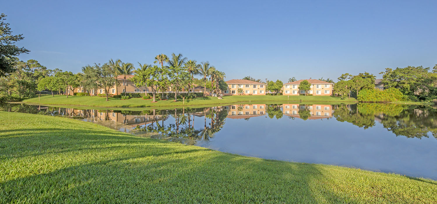 2 & 3 Bedroom Apartments in West Palm Beach Brenton at Abbey Park